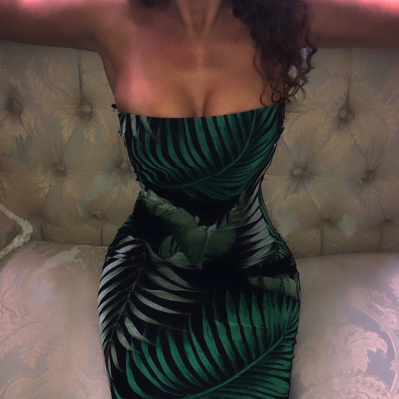 Beautiful 🔥 Lilly Bodycon 🔥 Lined.. - Picture 3 of 6